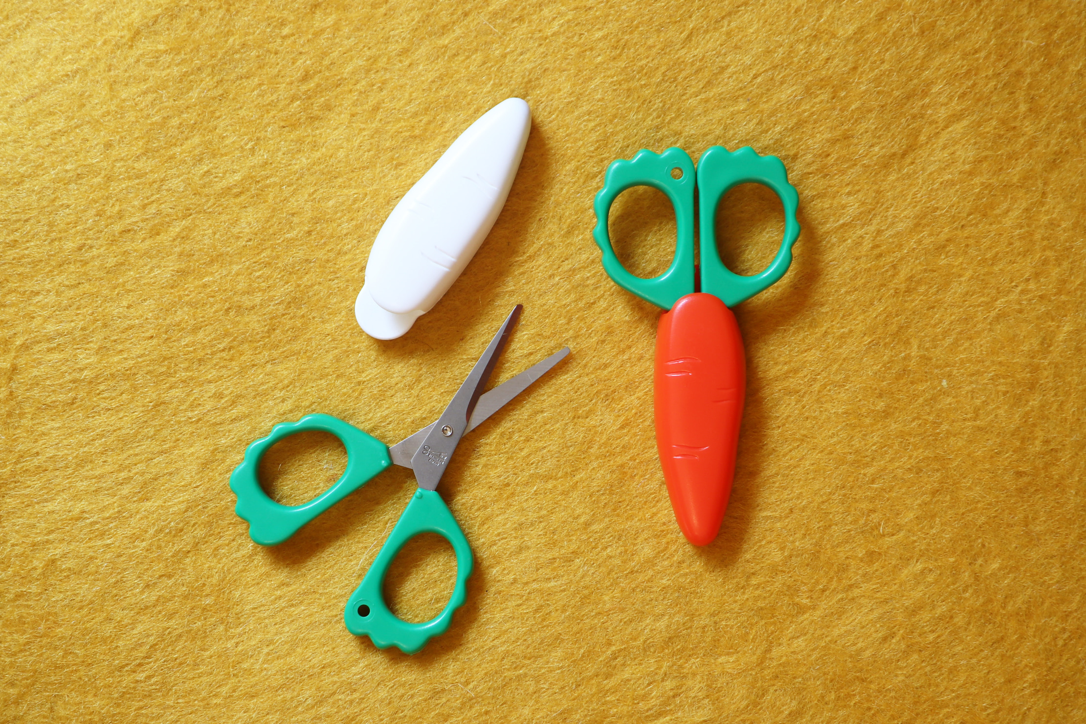 Carrot / Radish magnet scissors
